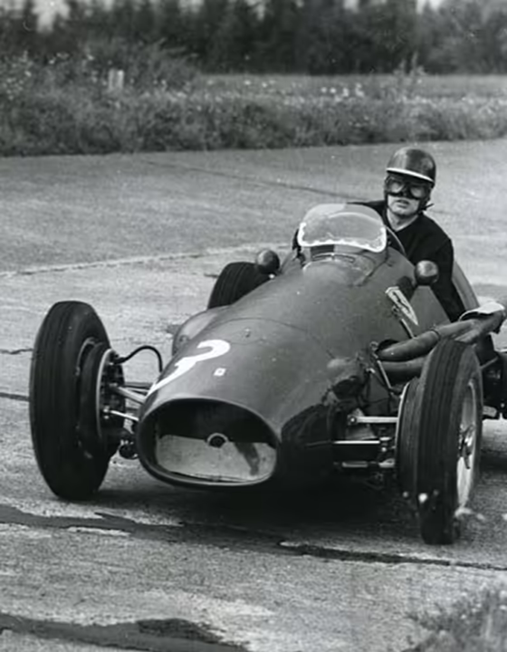 GP 500 Pirelli in Formula 1 - Mike Hawthorn su Ferrari nel circuito del Nürburgring durante le prove del Gran Premio - Germania 1954