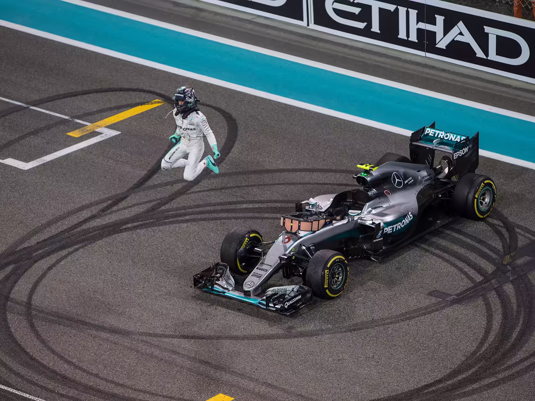 Era 2011-2025 - Pirelli in Formula 1 - Nico Rosberg festeggia sulla pista - GP 500