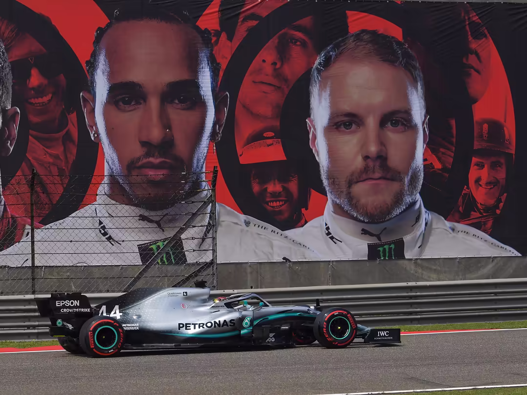 Era 2011-2025 - Pirelli in Formula 1 - Lewis Hamilton su Mercedes AMG F1 W10 - GP 500