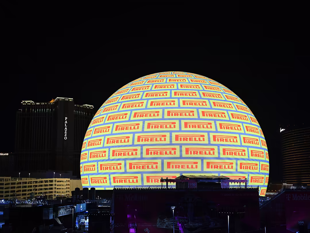 Era 2011-2025 - Pirelli in Formula 1 - Il logo Pirelli illumina la Sfera - GP 500