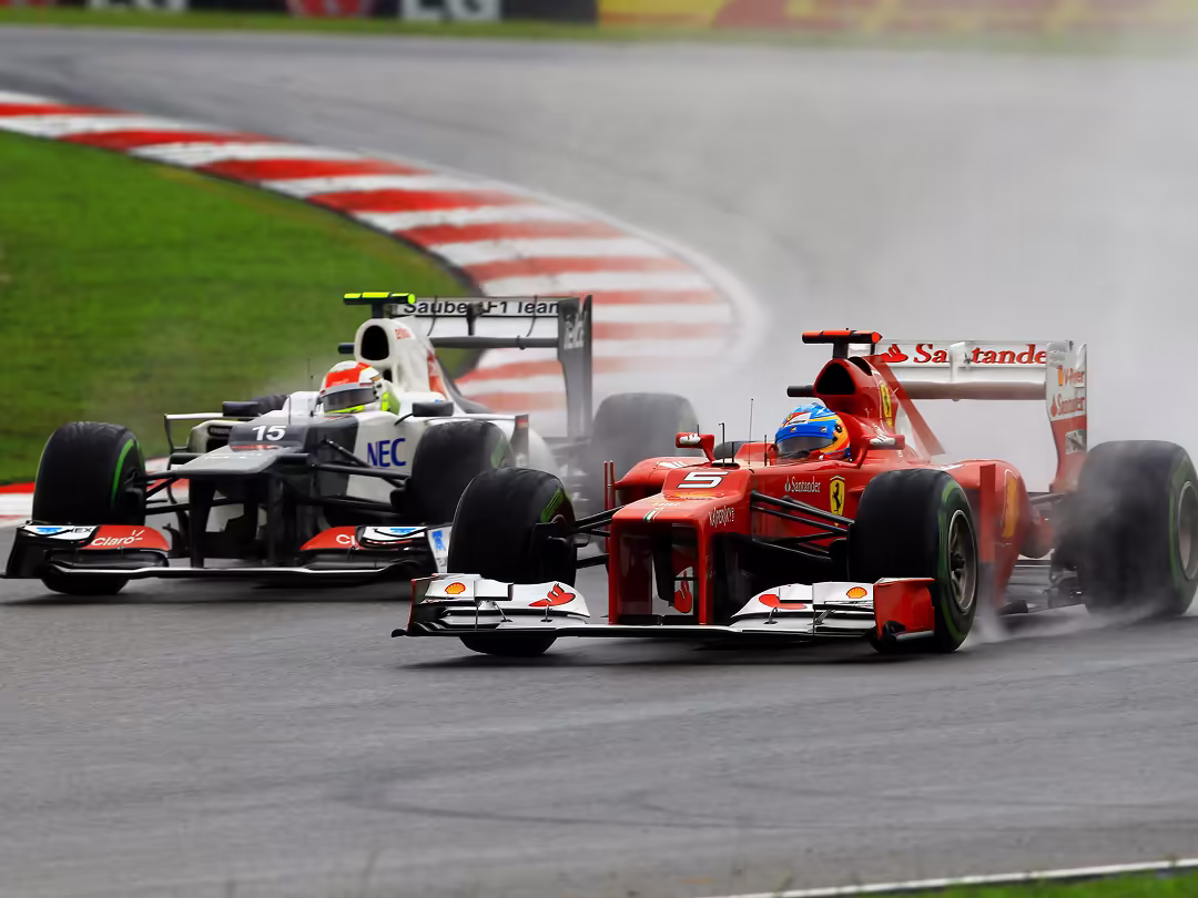 Era 2011-2025 - Pirelli in Formula 1 - Duello tra Sergio Pérez su Sauber e Fernando Alonso su Ferrari - GP 500